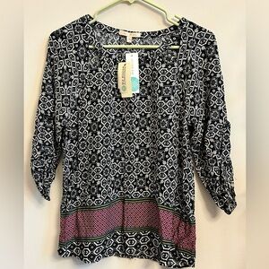 SKIES ARE BLUE NWT Woman’s blouse!